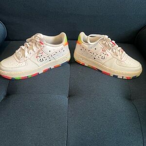 Nike Kids Cream Sneakers with Colorful Soles